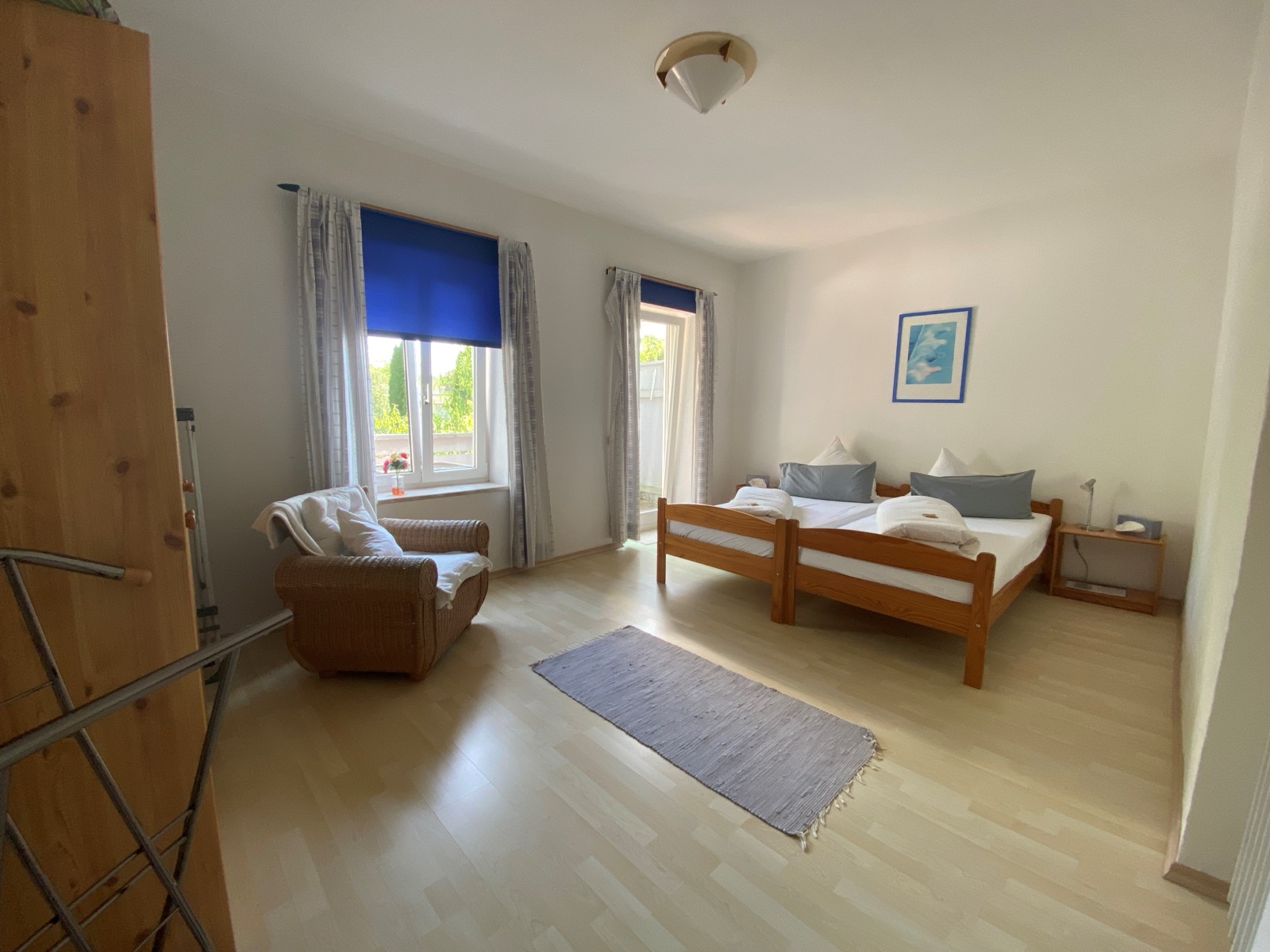 Schlafzimmer mit zwei Einzelbetten