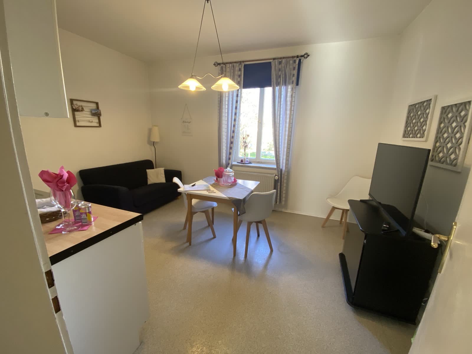 Ferienwohnung Blomberg - Wohnzimmer mit Blick zum Franziskanergarten