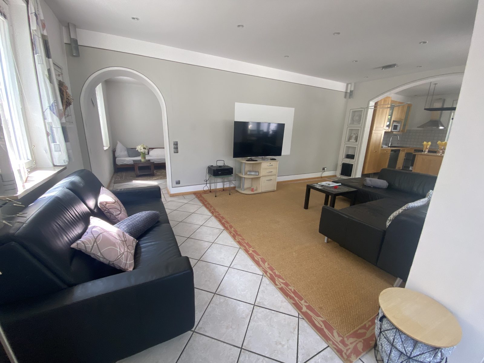 Wohnzimmer mit Blick zum dritten Schlafzimmer