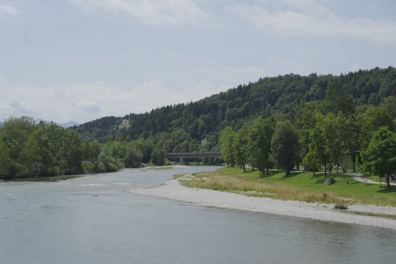 Isar bei Bad Tölz mit türkisem Wasser