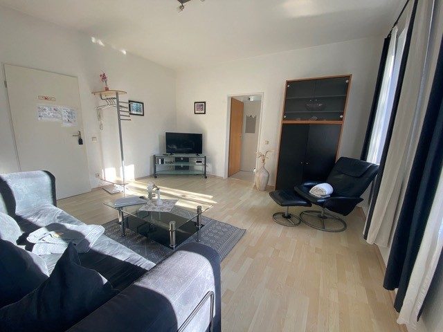 Wohnzimmer mit Blick zum Eingang